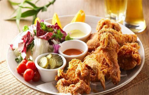 百年炸鸡最新爆料,独家揭秘品牌背后的传奇故事 第2张 百年炸鸡最新爆料,独家揭秘品牌背后的传奇故事 第2张